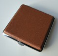 /album/tabacaria/cigarreira-metal-ref-06-castanha-jpg/